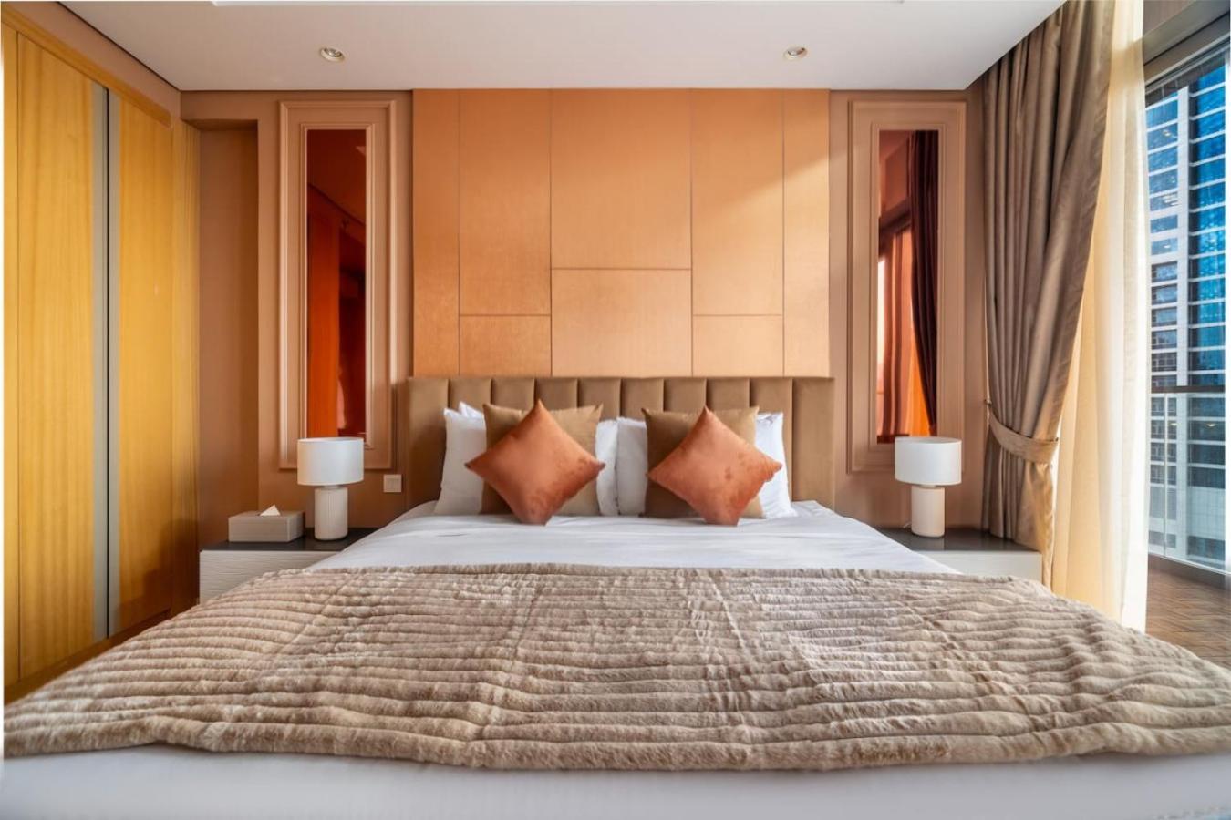 Apartment 5 Star Rooftop Infinity Pool With Burj Khalifa Views Dubai