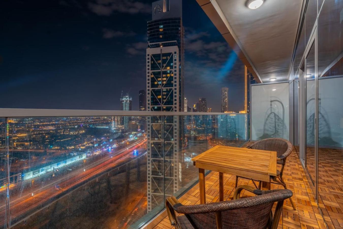 5 Star Rooftop Infinity Pool With Burj Khalifa Views Dubai