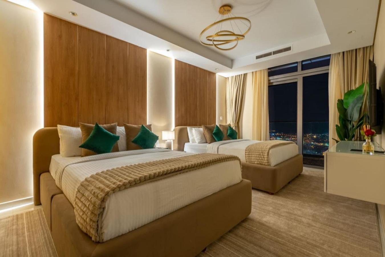 5 Star Rooftop Infinity Pool With Burj Khalifa Views Apartment Dubai