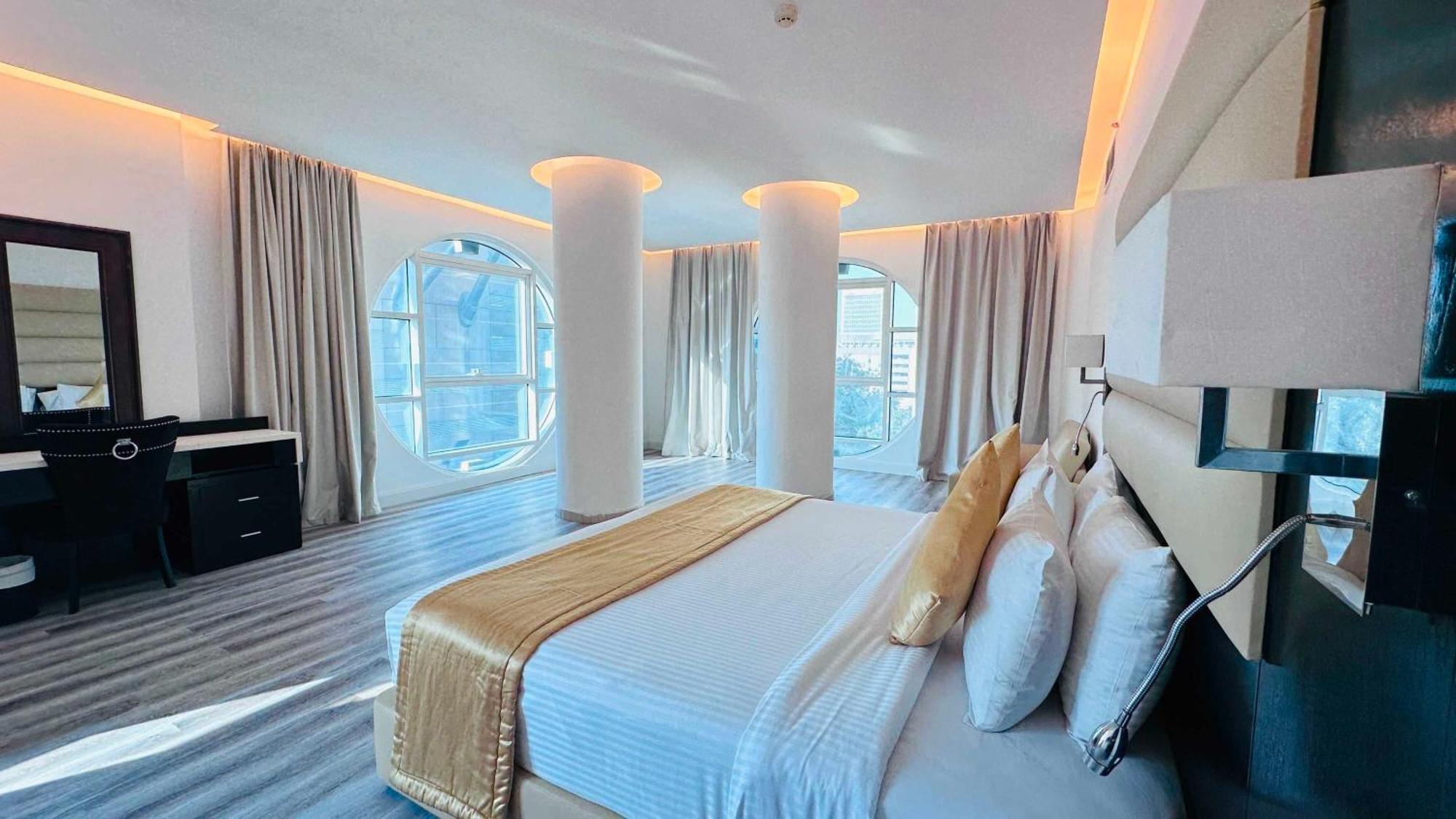 Dancenter Prime Sheikh Zayed Road Luxury Difc Dubai