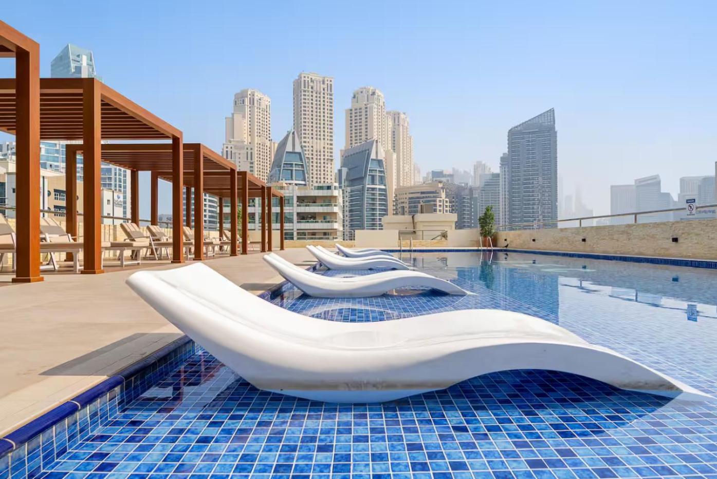 Luxurious 2br With Marina View & Private Jacuzzi Dubai