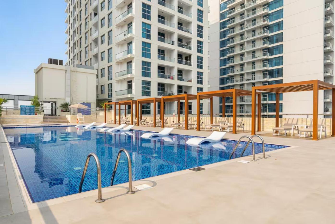 Luxurious 2br With Marina View & Private Jacuzzi Dubai
