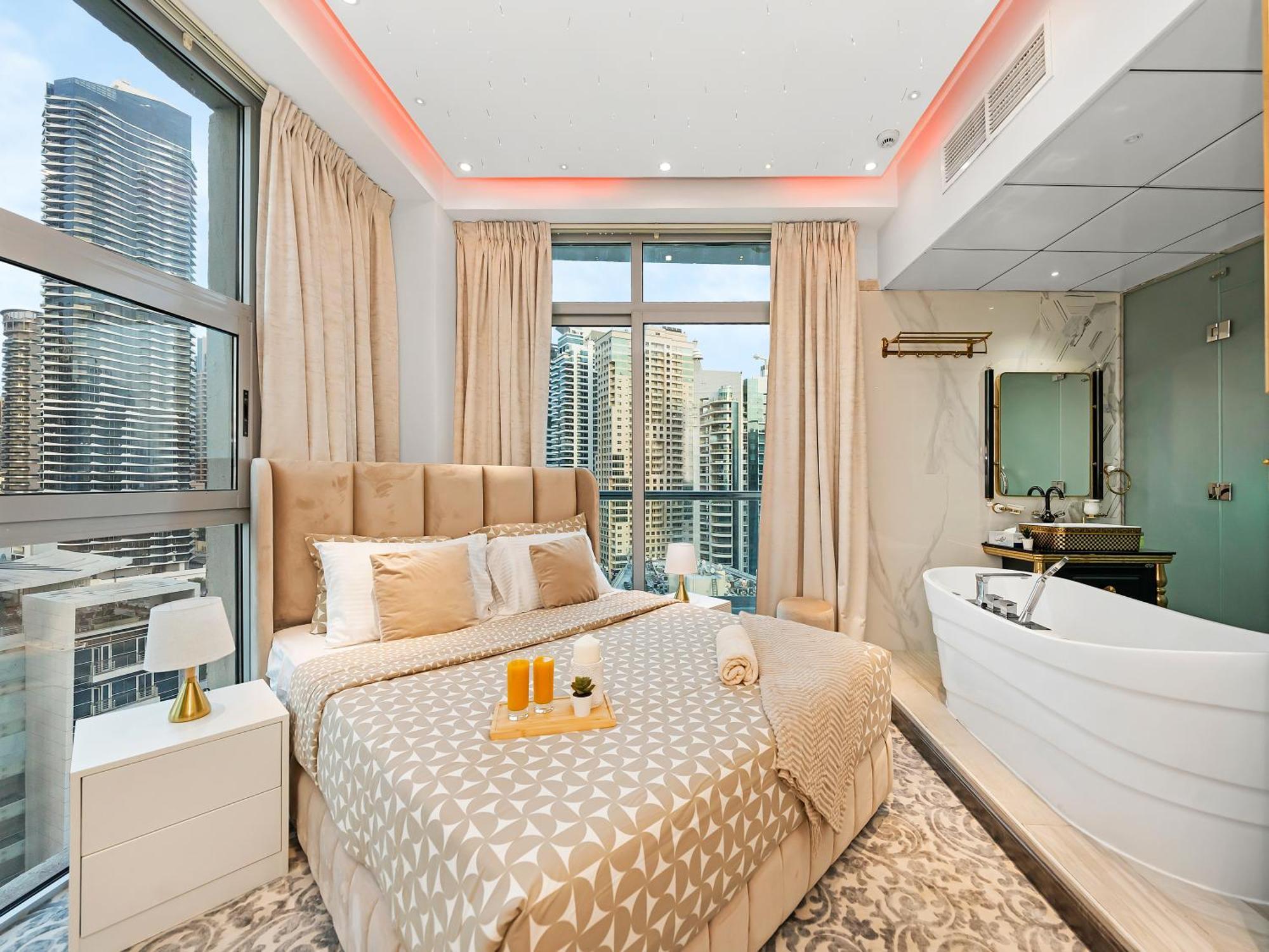 Luxurious 2br With Marina View & Private Jacuzzi Dubai