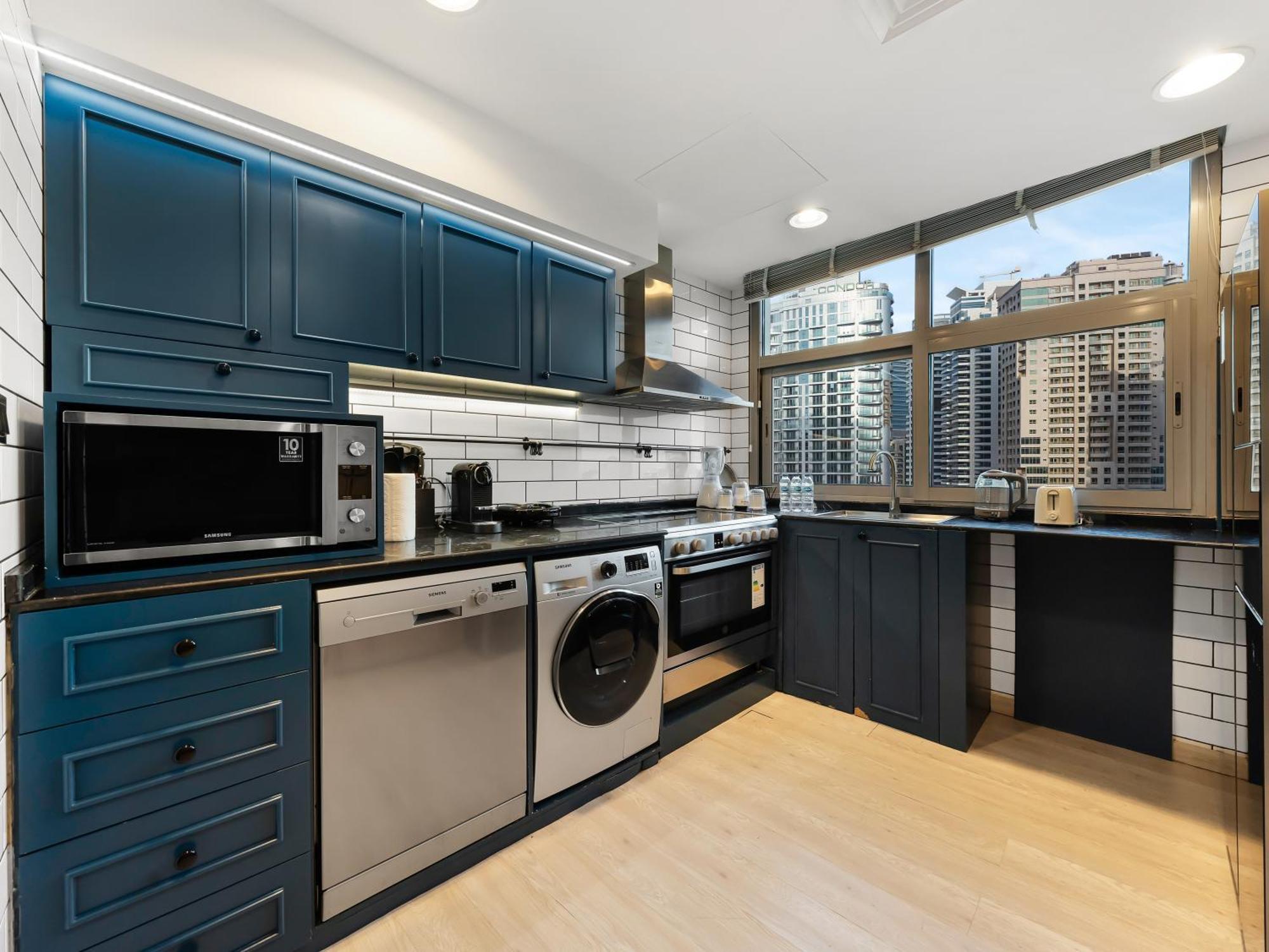 Luxurious 2br With Marina View & Private Jacuzzi *