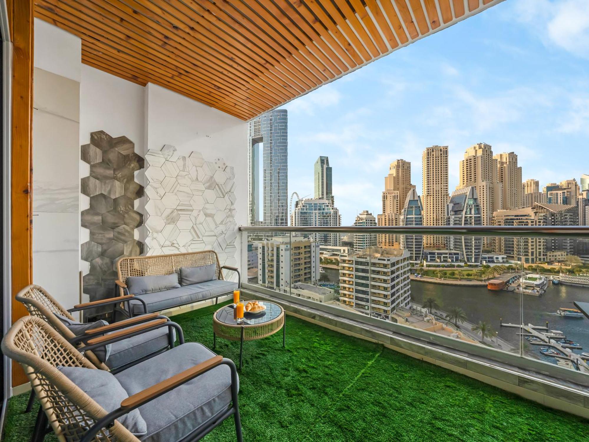 Luxurious 2br With Marina View & Private Jacuzzi