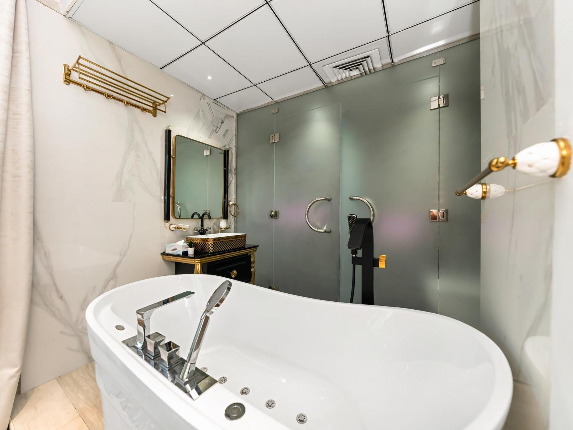 Luxurious 2br With Marina View & Private Jacuzzi Apartment *