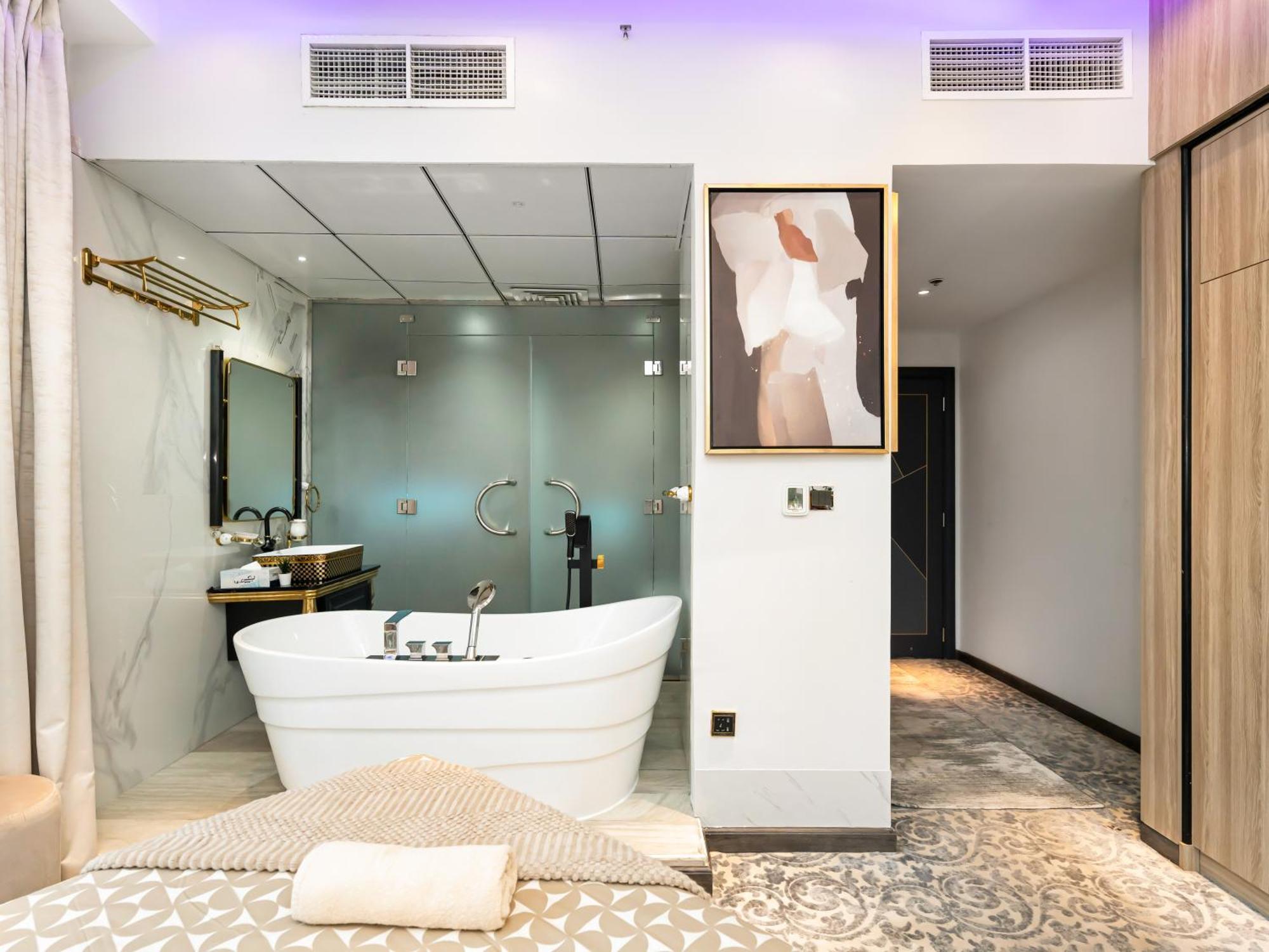 Luxurious 2br With Marina View & Private Jacuzzi *