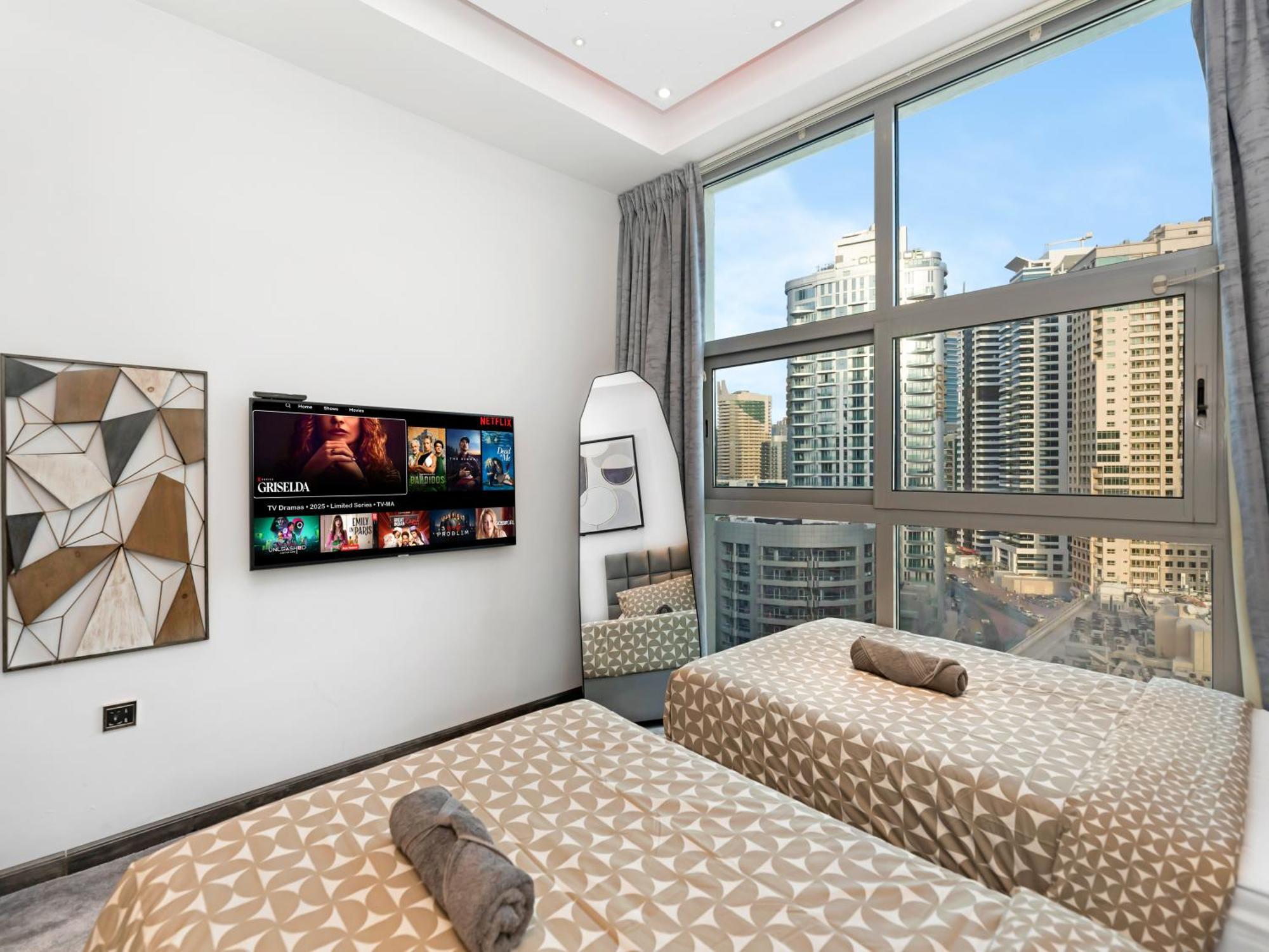 Luxurious 2br With Marina View & Private Jacuzzi