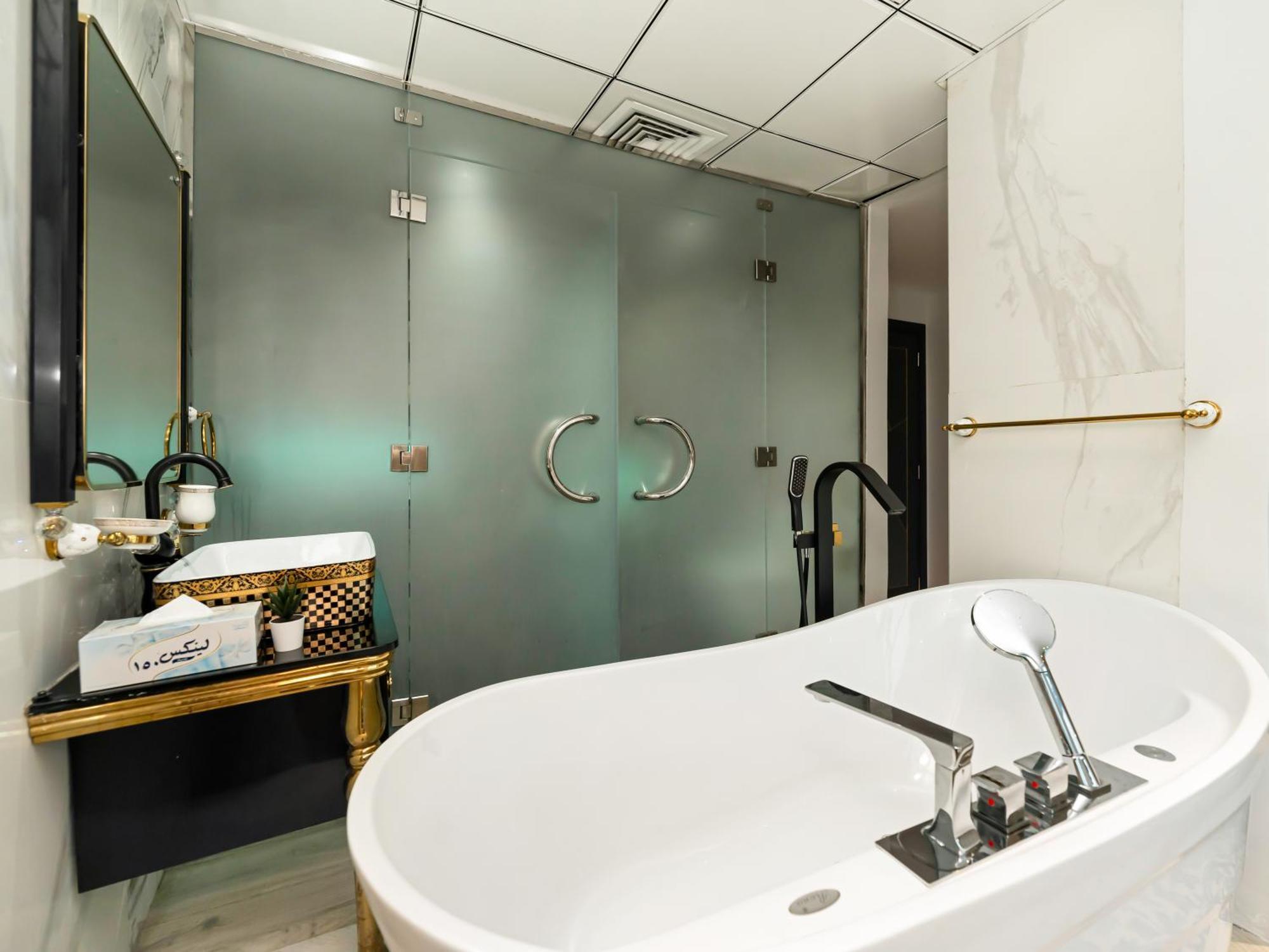 Luxurious 2br With Marina View & Private Jacuzzi Dubai