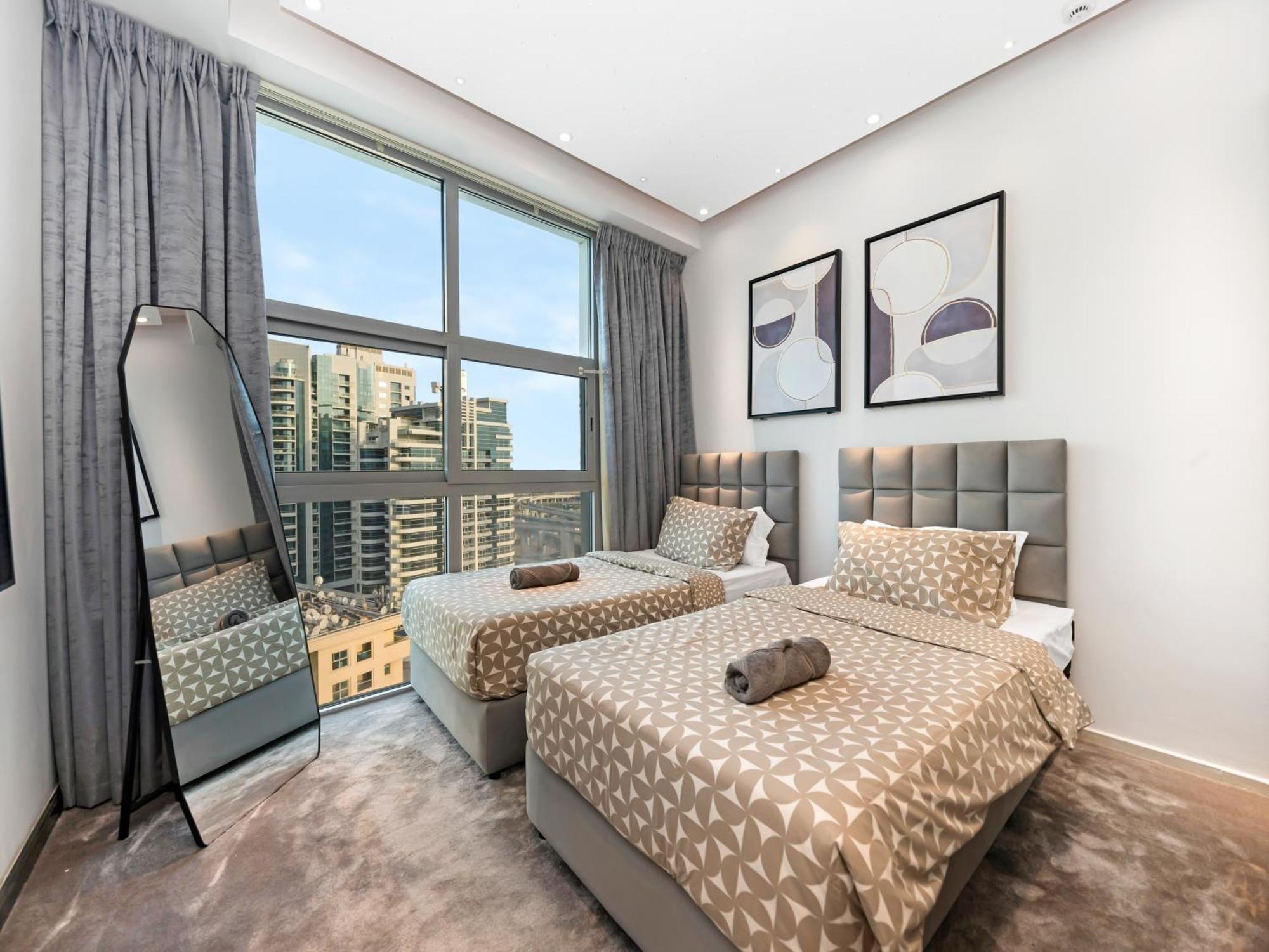 Luxurious 2br With Marina View & Private Jacuzzi Apartment
