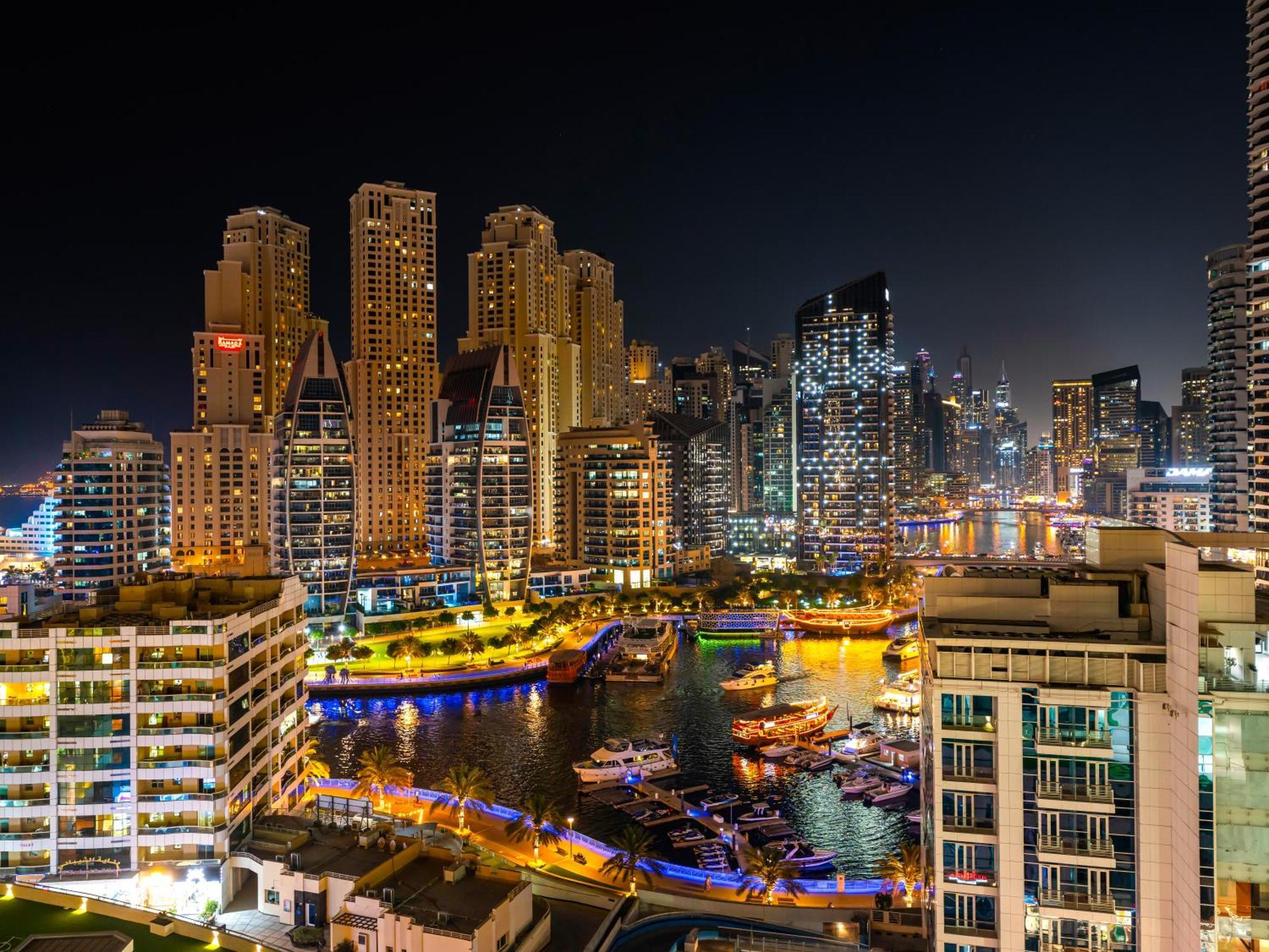 Luxurious 2br With Marina View & Private Jacuzzi Dubai