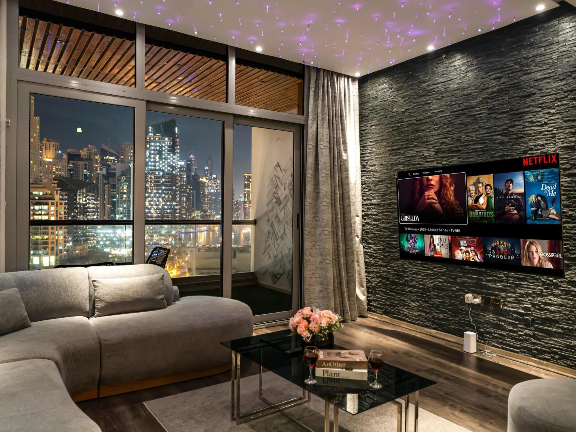 Luxurious 2br With Marina View & Private Jacuzzi Apartment Dubai