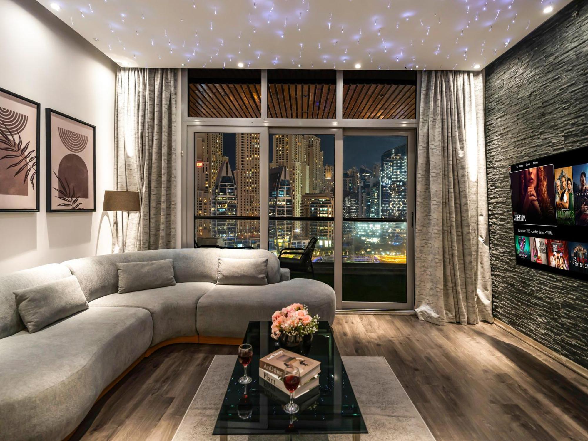Luxurious 2br With Marina View & Private Jacuzzi