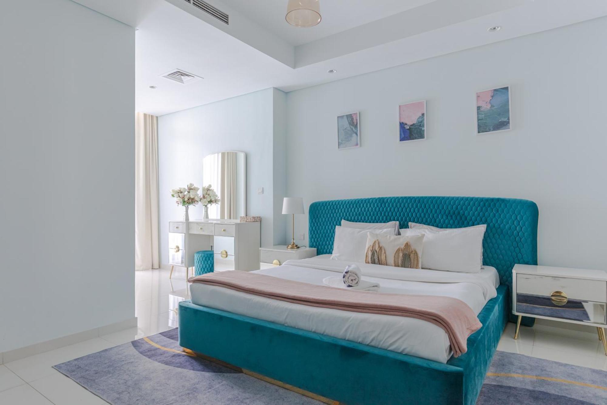 Unique 2br With Infinity Pool View On Burj Khalifa Apartment Dubai
