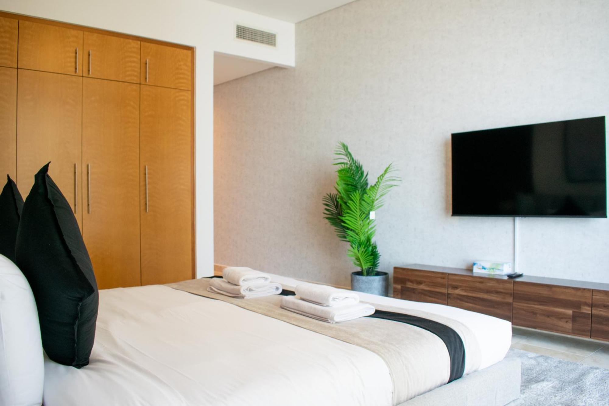Jbr Grande Living - Stunning Sea View, Pool & Gym Dubai