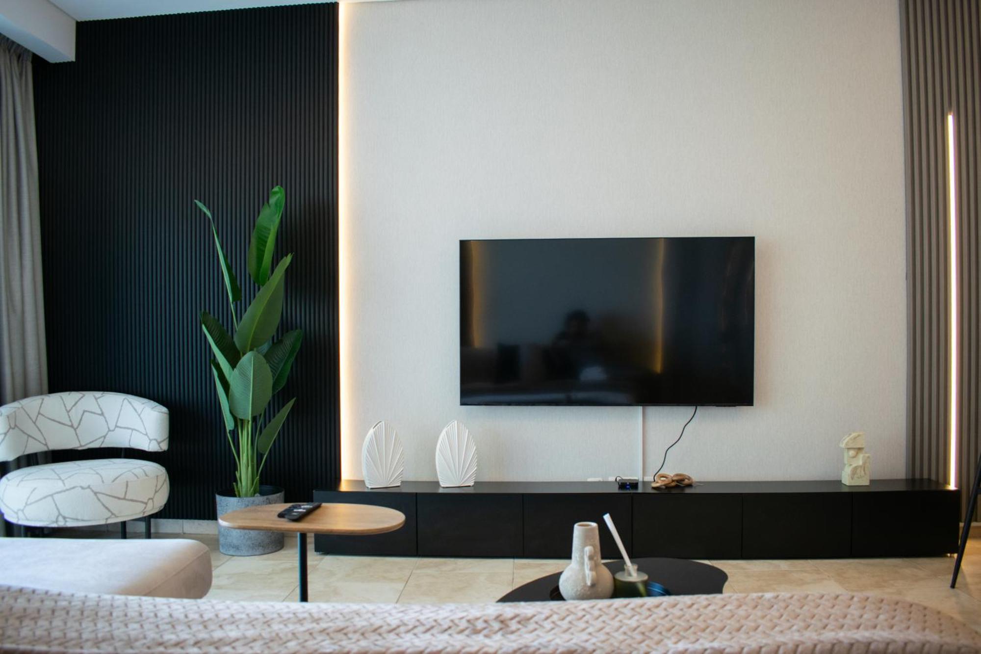 Jbr Grande Living - Stunning Sea View, Pool & Gym Apartment