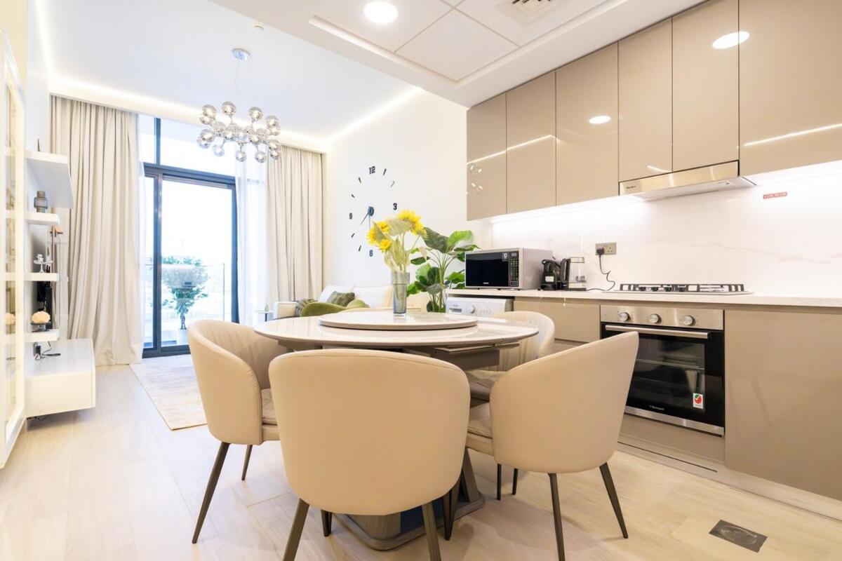 Veluxa - 2bed With Skyline View In Azizi Riviera Apartment