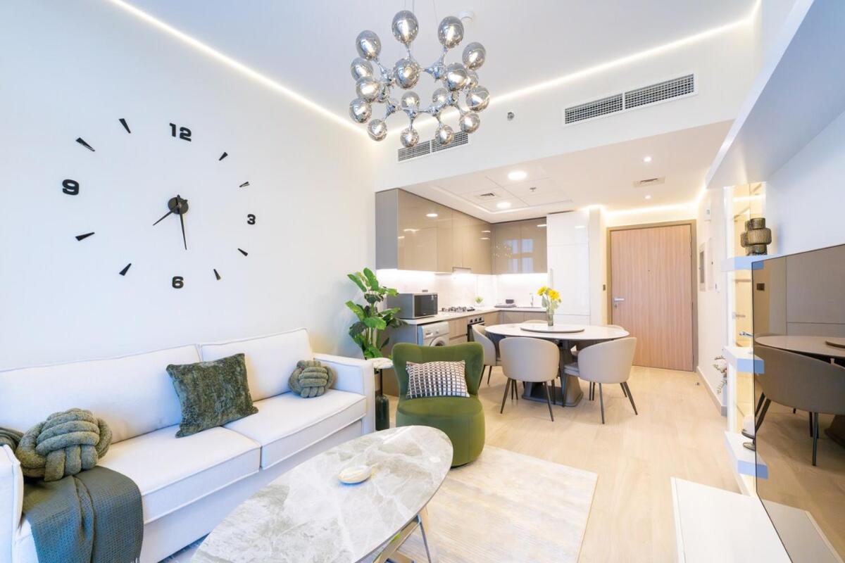 Veluxa - 2bed With Skyline View In Azizi Riviera Apartment