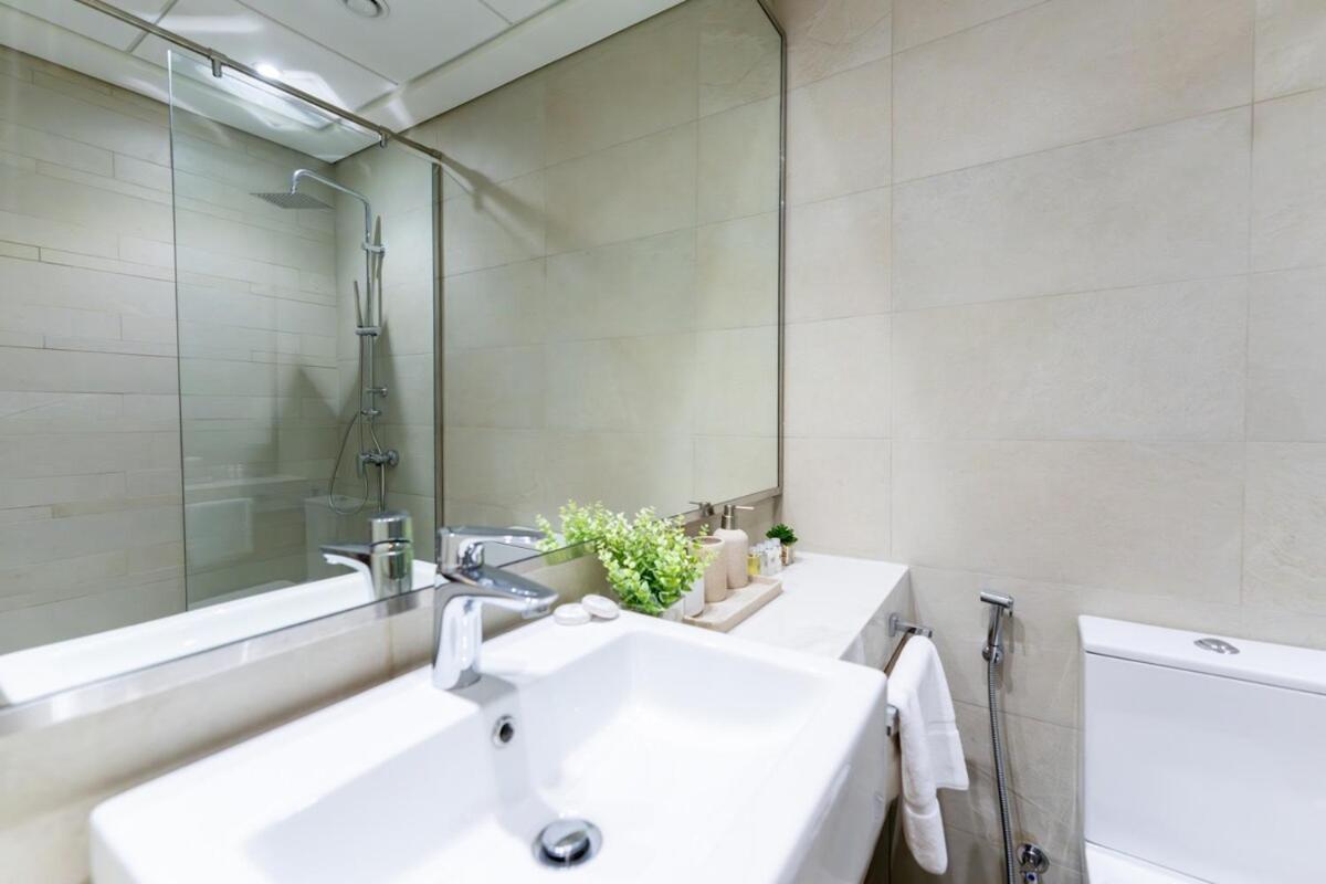 Veluxa - 2bed With Skyline View In Azizi Riviera Apartment Dubai