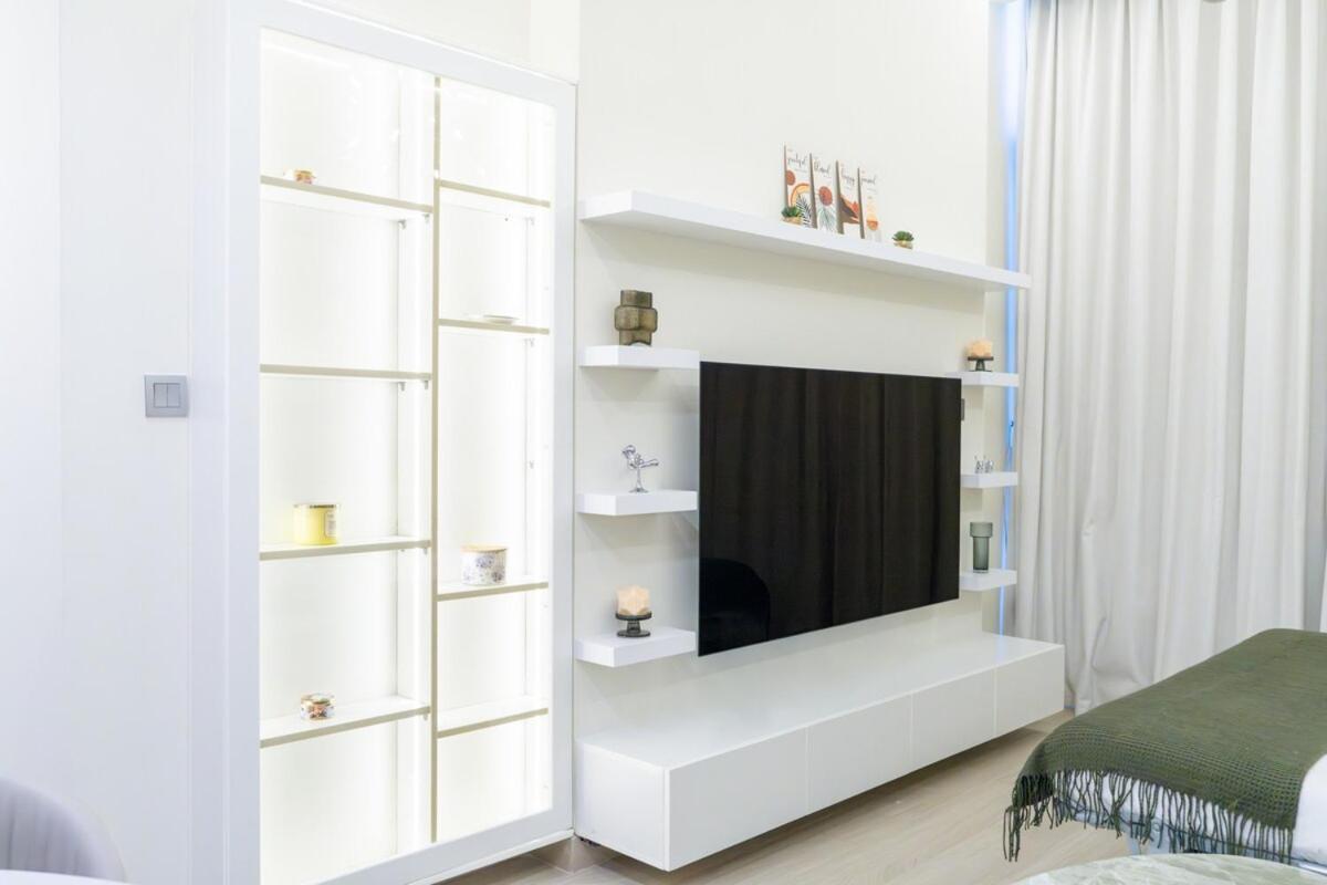 Apartment Veluxa - 2bed With Skyline View In Azizi Riviera