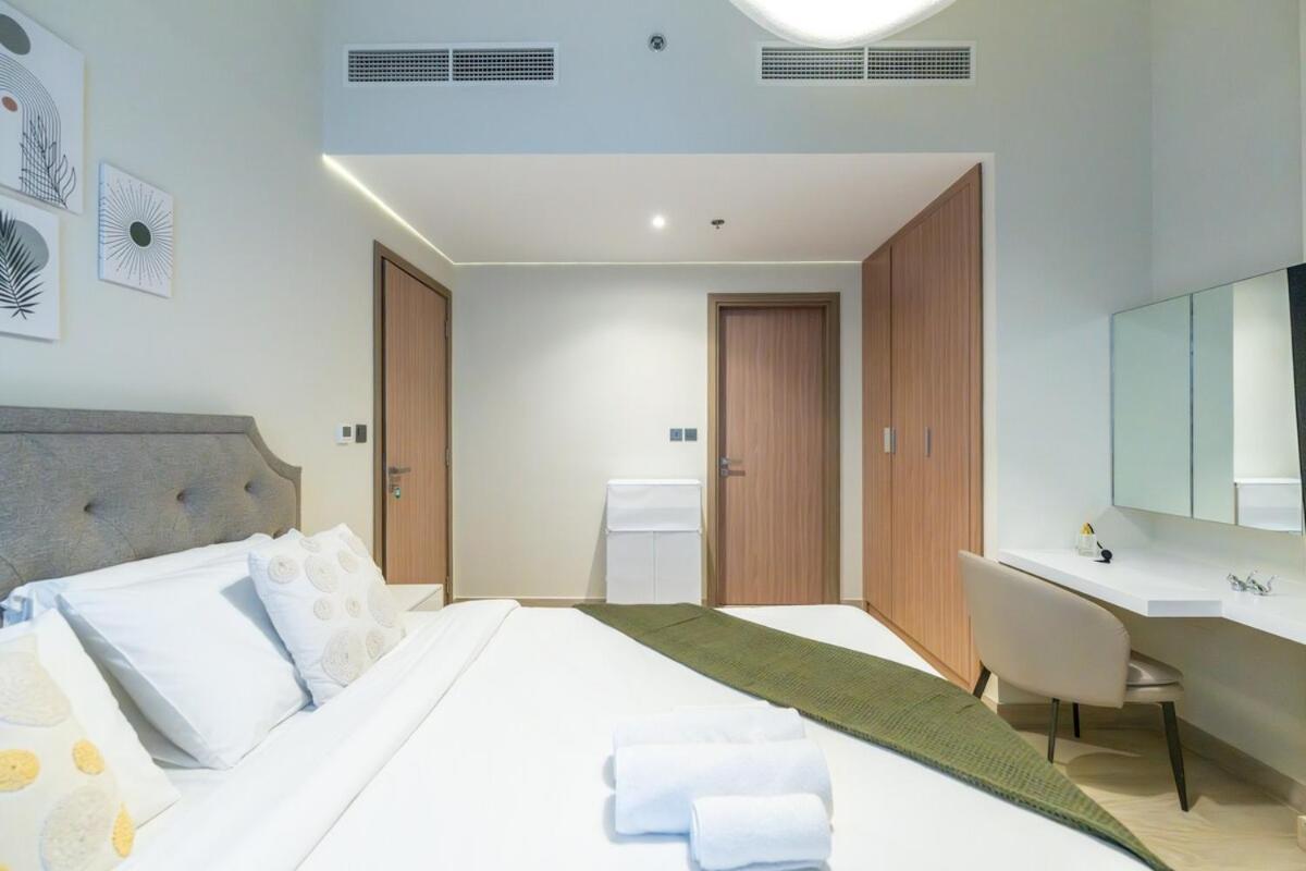 Veluxa - 2bed With Skyline View In Azizi Riviera Dubai