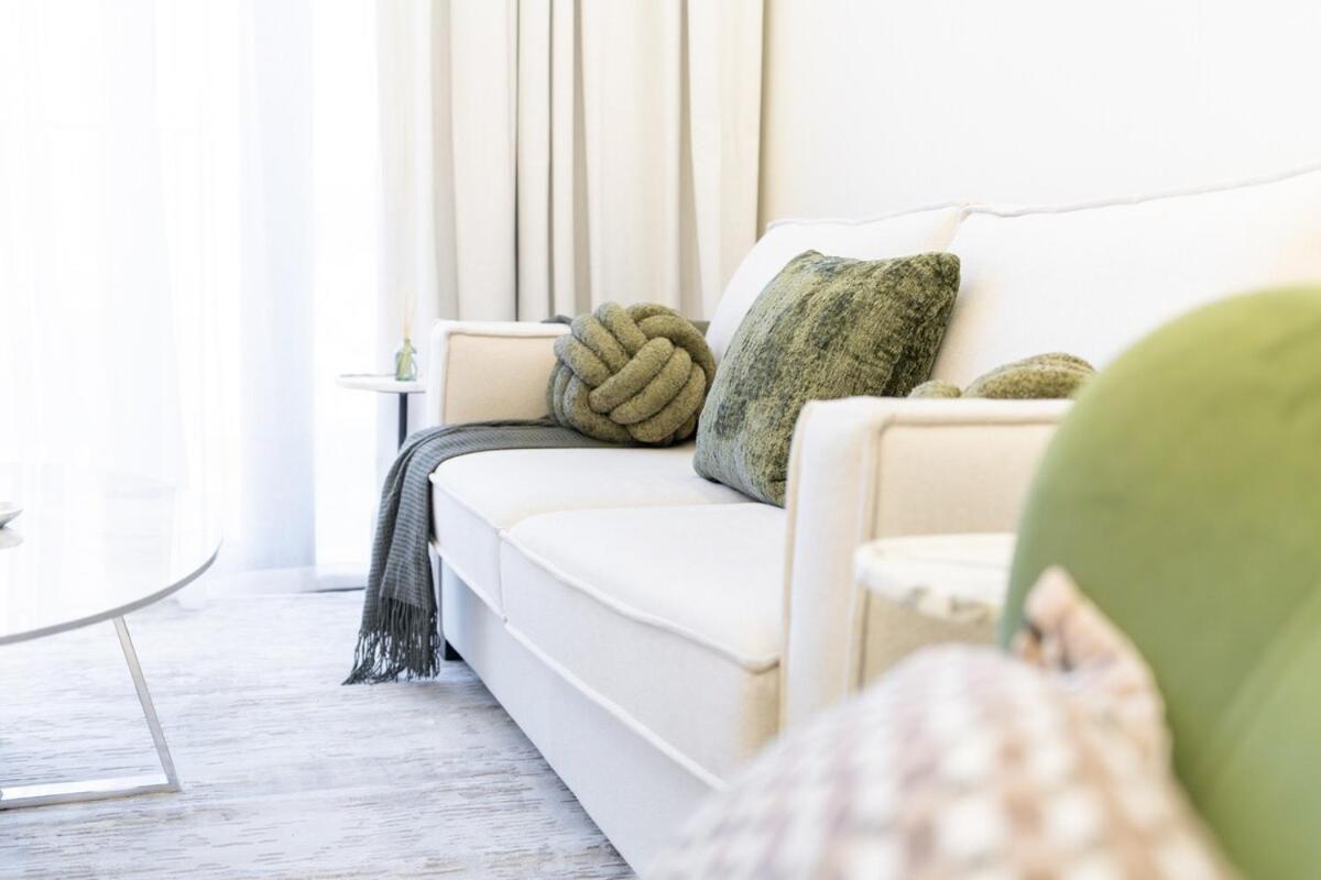 Apartment Veluxa - 2bed With Skyline View In Azizi Riviera