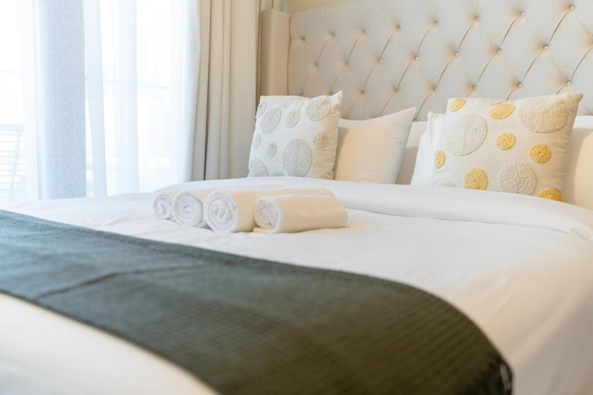 Veluxa - 2bed With Skyline View In Azizi Riviera * Dubai