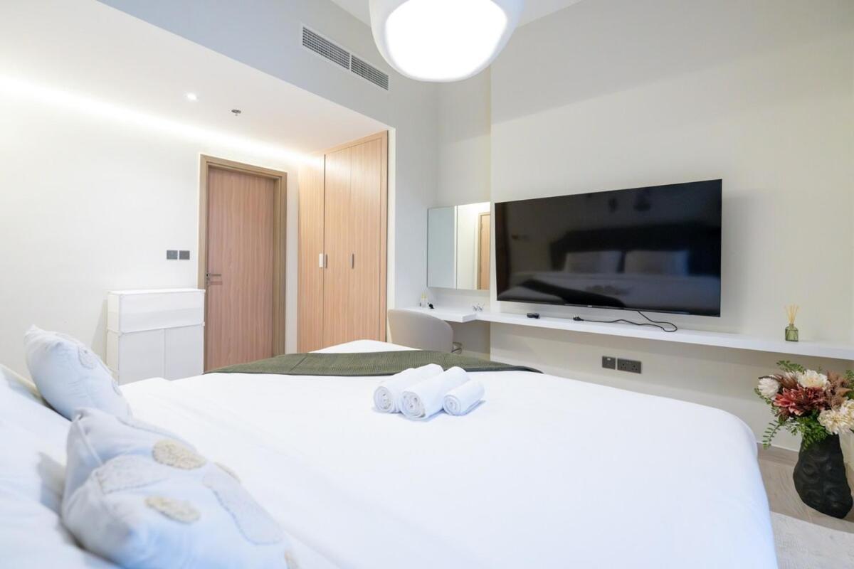 Apartment Veluxa - 2bed With Skyline View In Azizi Riviera