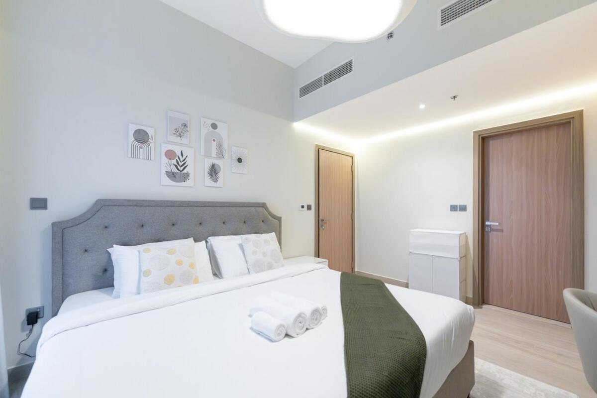 Veluxa - 2bed With Skyline View In Azizi Riviera Apartment