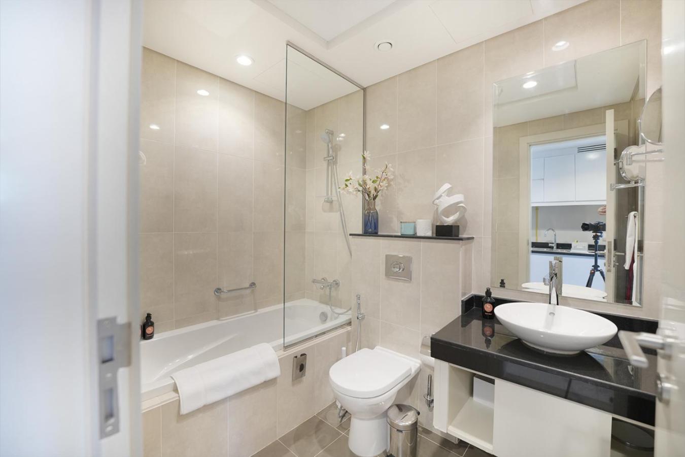 Easygo- Stylish Stu In Damac Hills Artesiad Dubai