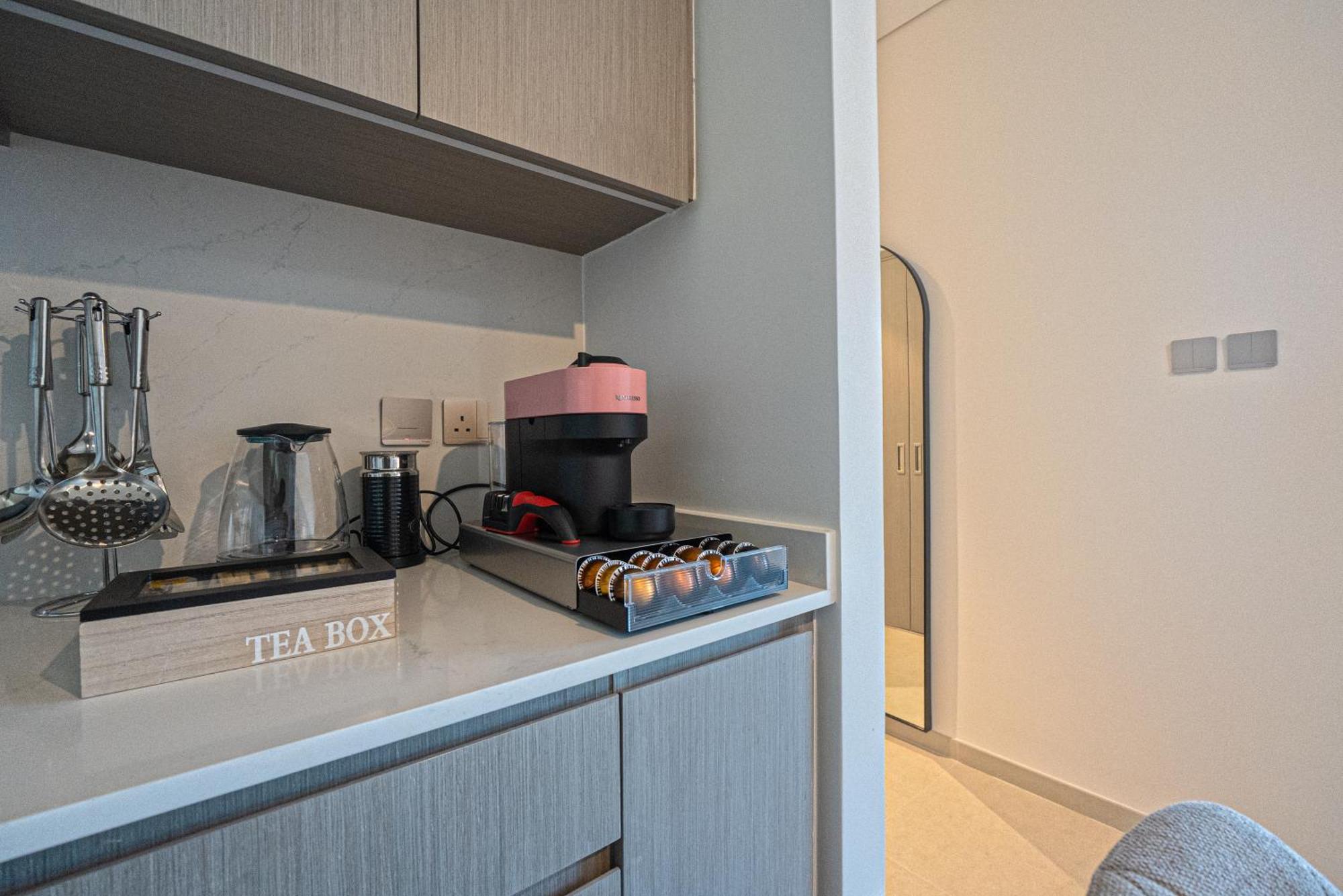 Venetian - Chill In 2br Insane Burj Views & Luxe Massage Chair Apartment