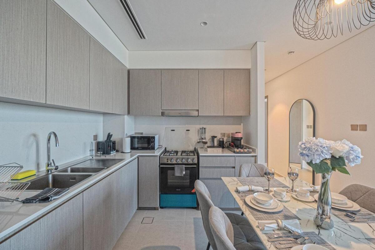 Venetian - Chill In 2br Insane Burj Views & Luxe Massage Chair Apartment