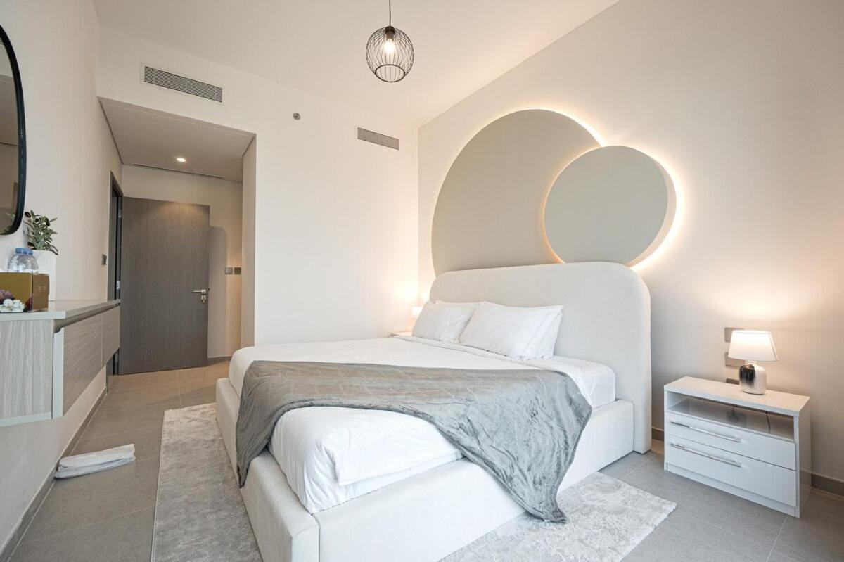 Venetian - Chill In 2br Insane Burj Views & Luxe Massage Chair Apartment *