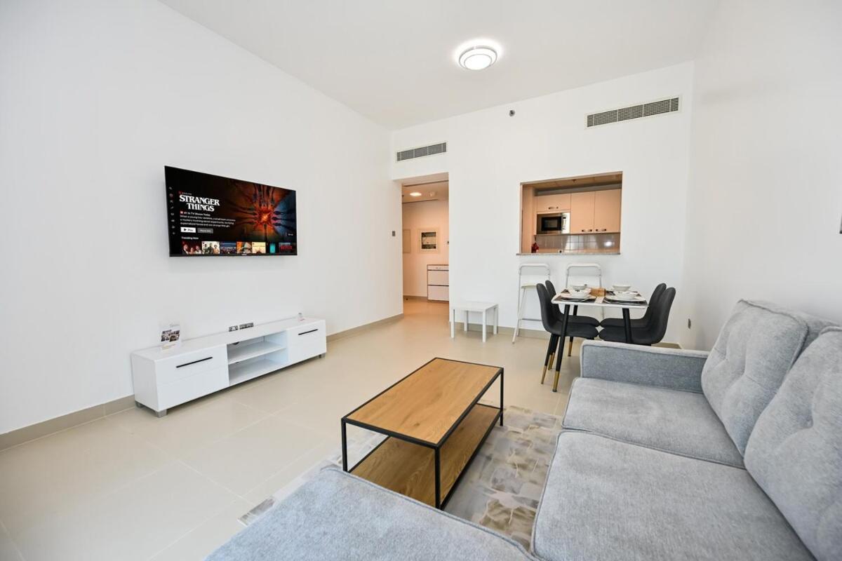 Apartment Stylish 1br - Location In Jvc - Balcony - Boulevard *
