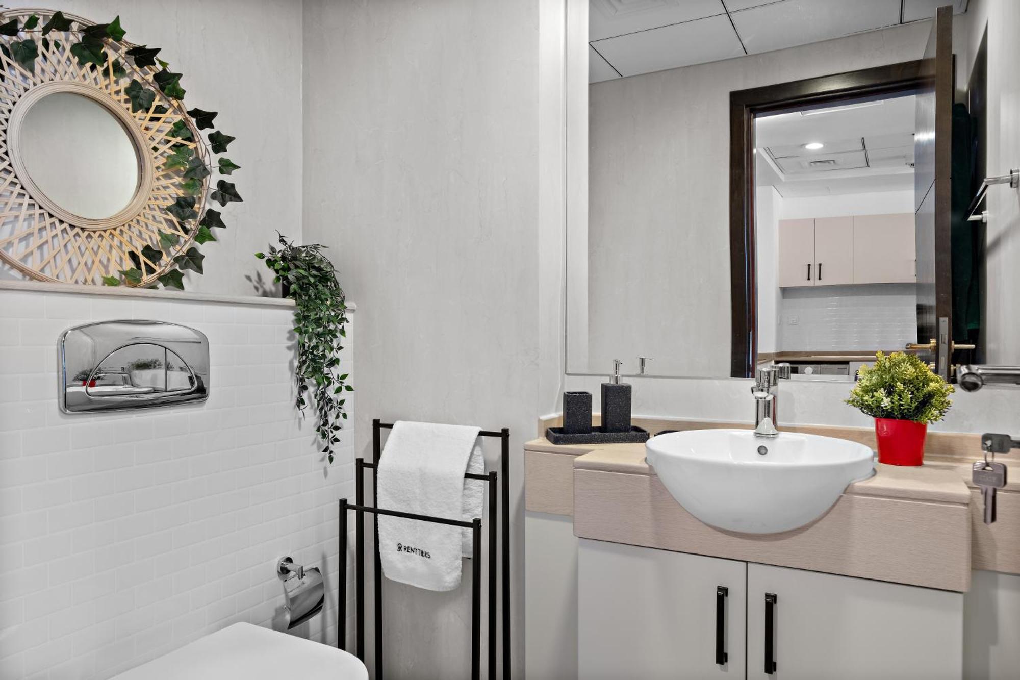 Apartment Fully Renovated Luxe Bay Marina Dubai