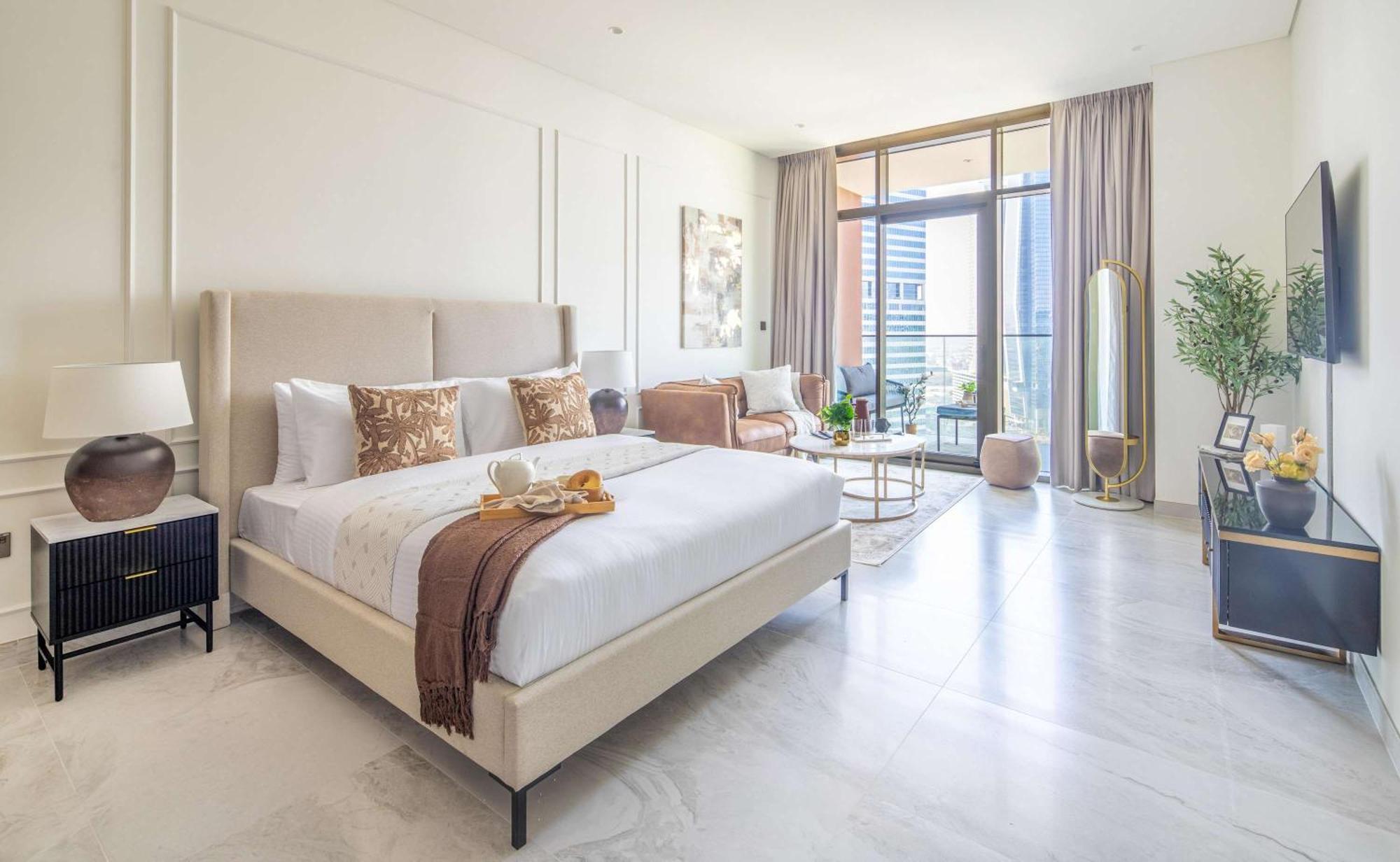 Frank Porter - Peninsula Five Apartment *