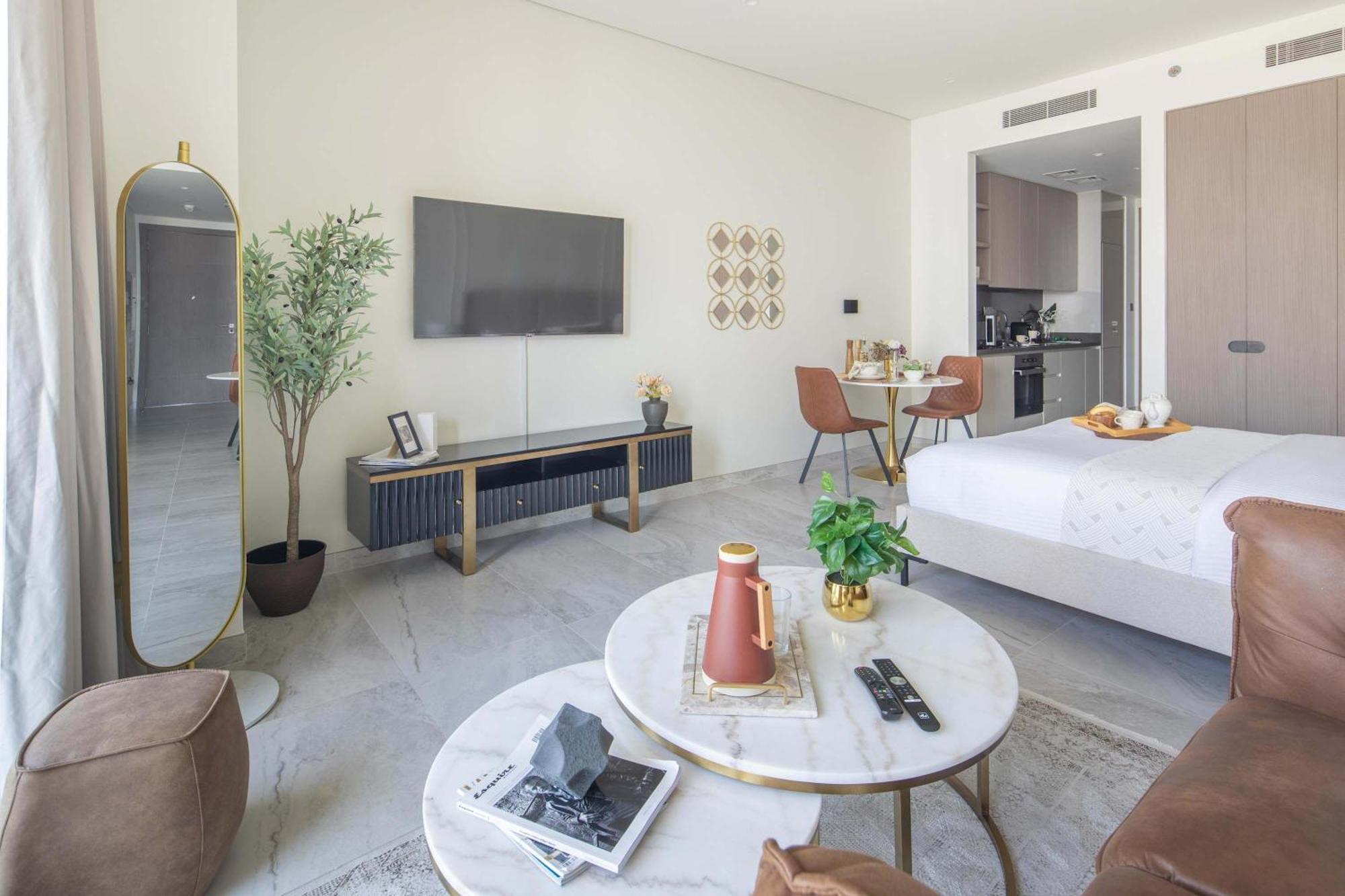 Frank Porter - Peninsula Five Dubai