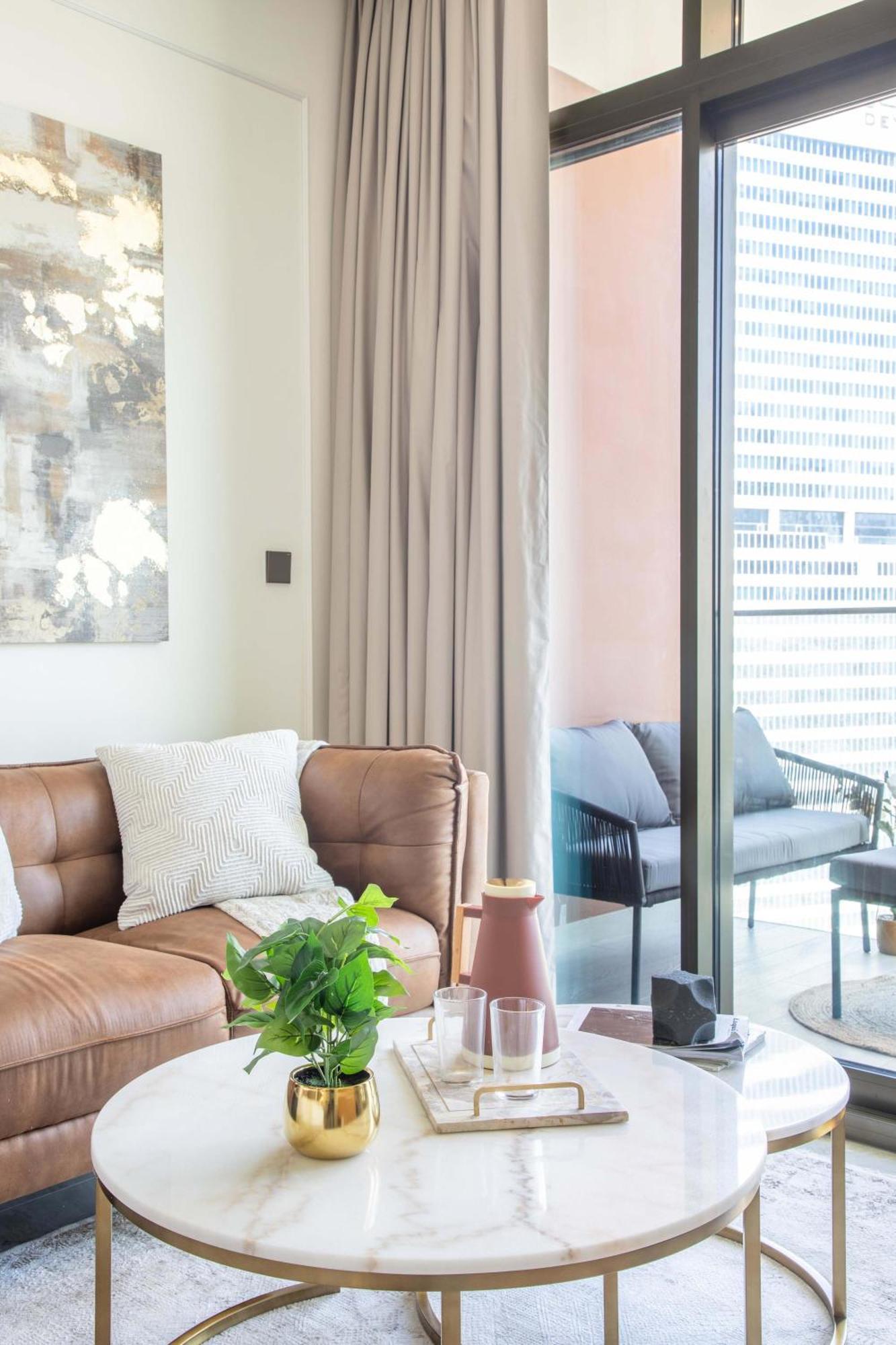 Frank Porter - Peninsula Five Apartment