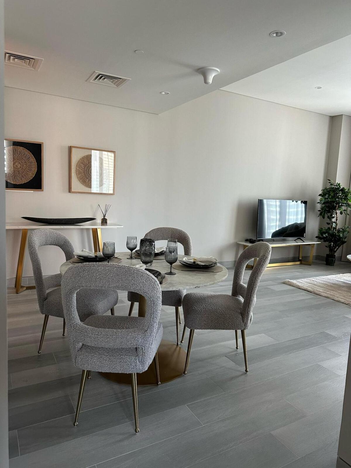 Apartment Entire In Marina