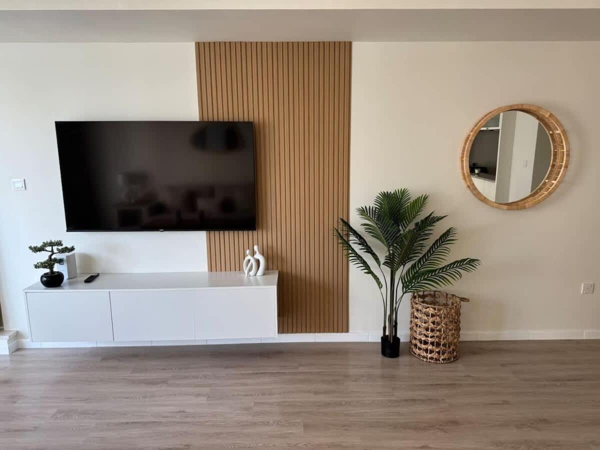 Apartment Superb Marina Views I Sleeps 5