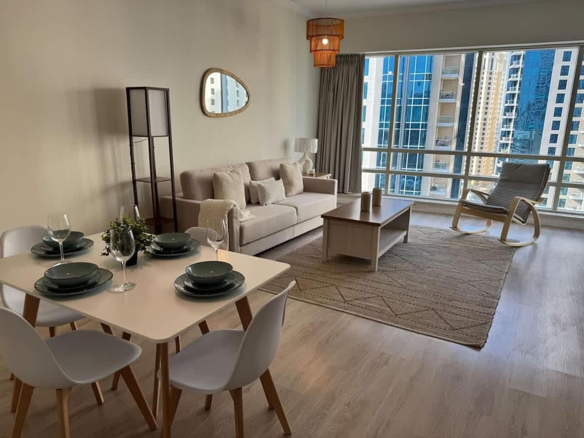 Apartment Superb Marina Views I Sleeps 5