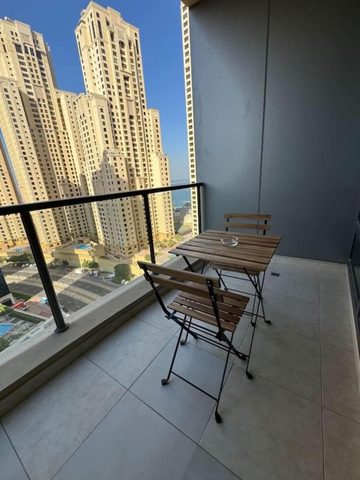 Apartment Superb Marina Views I Sleeps 5