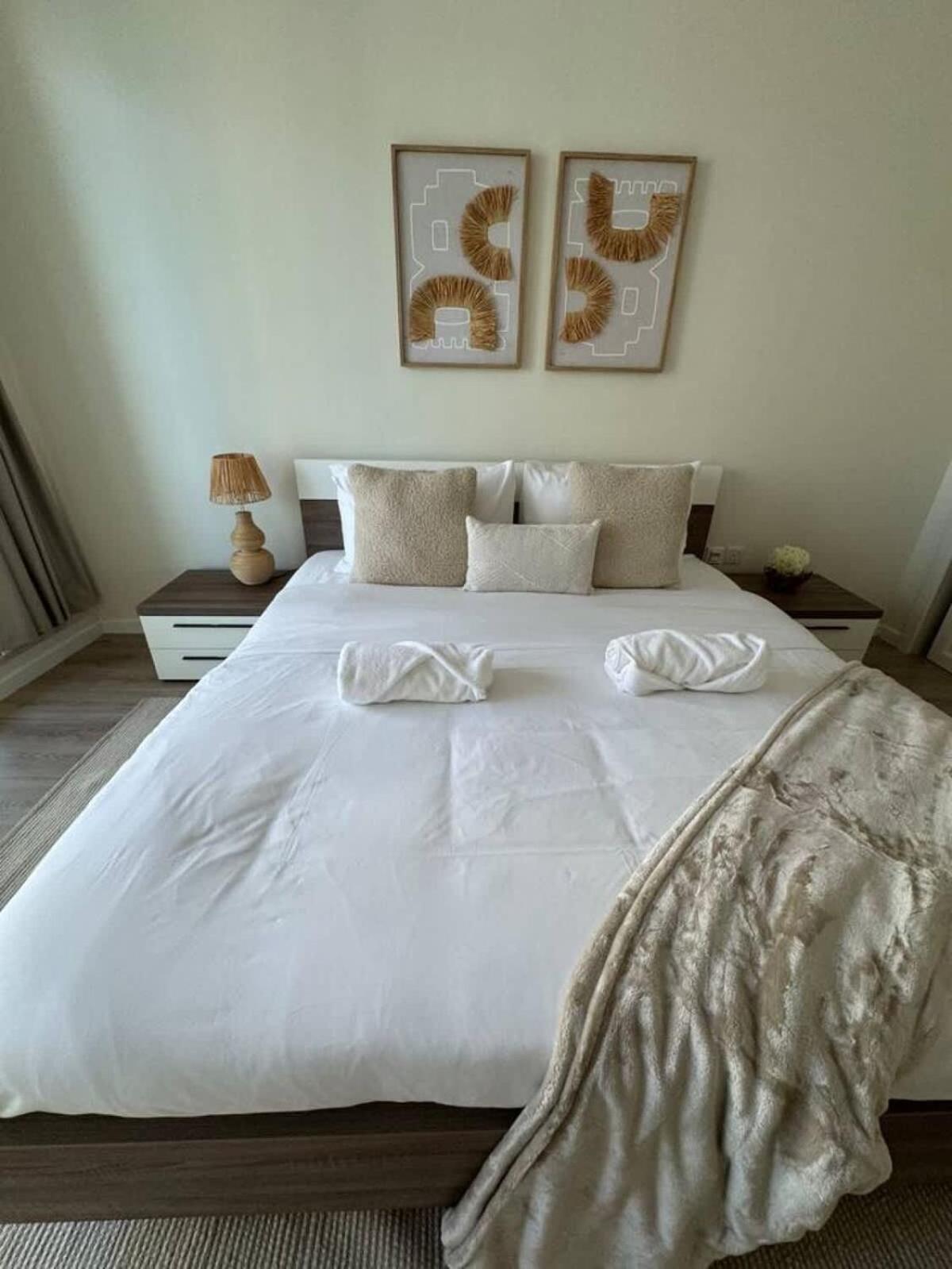 Apartment Superb Marina Views I Sleeps 5 *