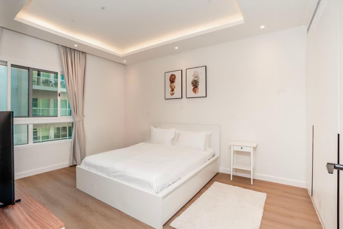 Apartment Modern 1 Bed - Great Location Dubai