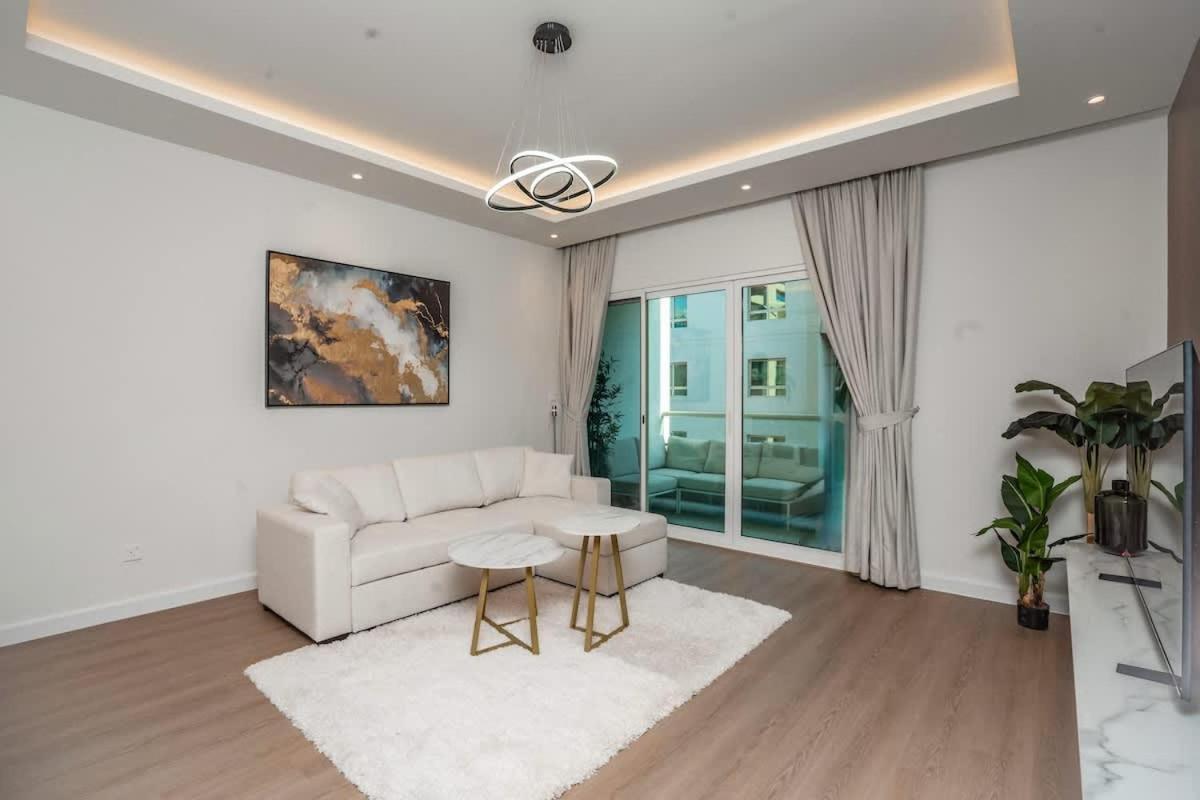 Modern 1 Bed - Great Location Apartment