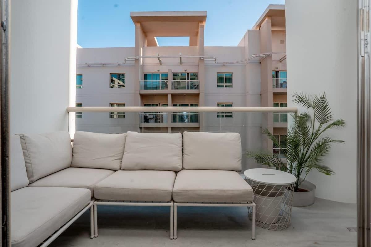 Apartment Modern 1 Bed - Great Location *