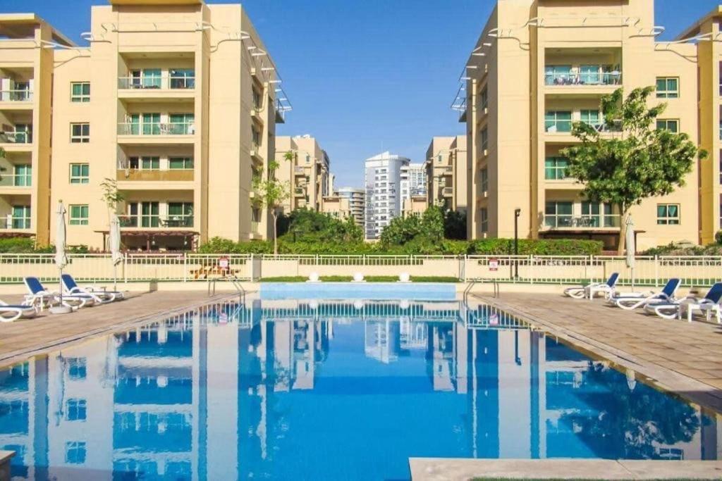 Modern 1 Bed - Great Location Apartment Dubai
