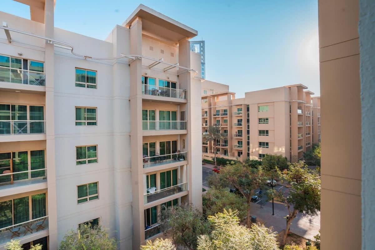 Modern 1 Bed - Great Location *
