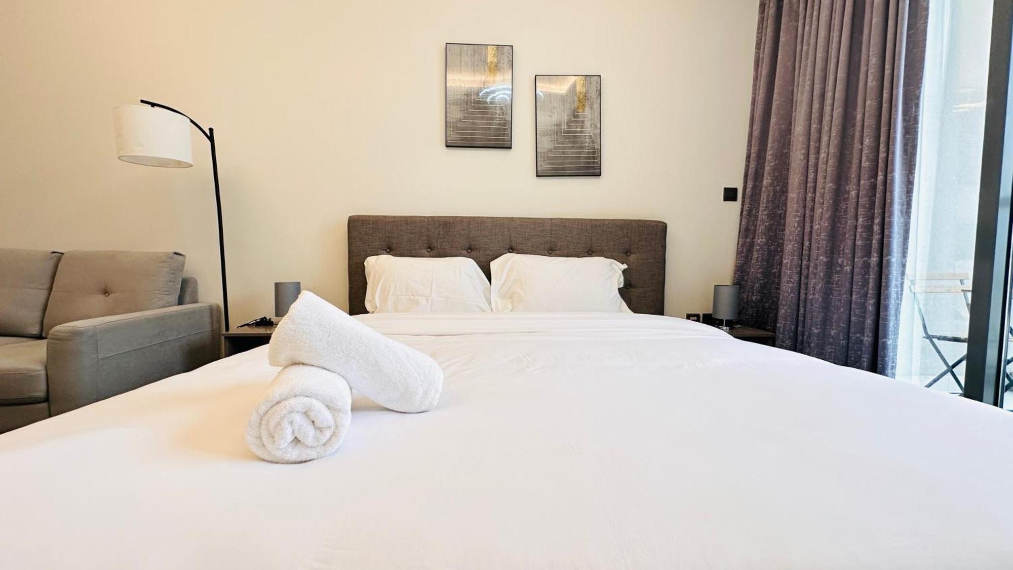 Upscale Burj View With Balcony Free Parking By Belvilla