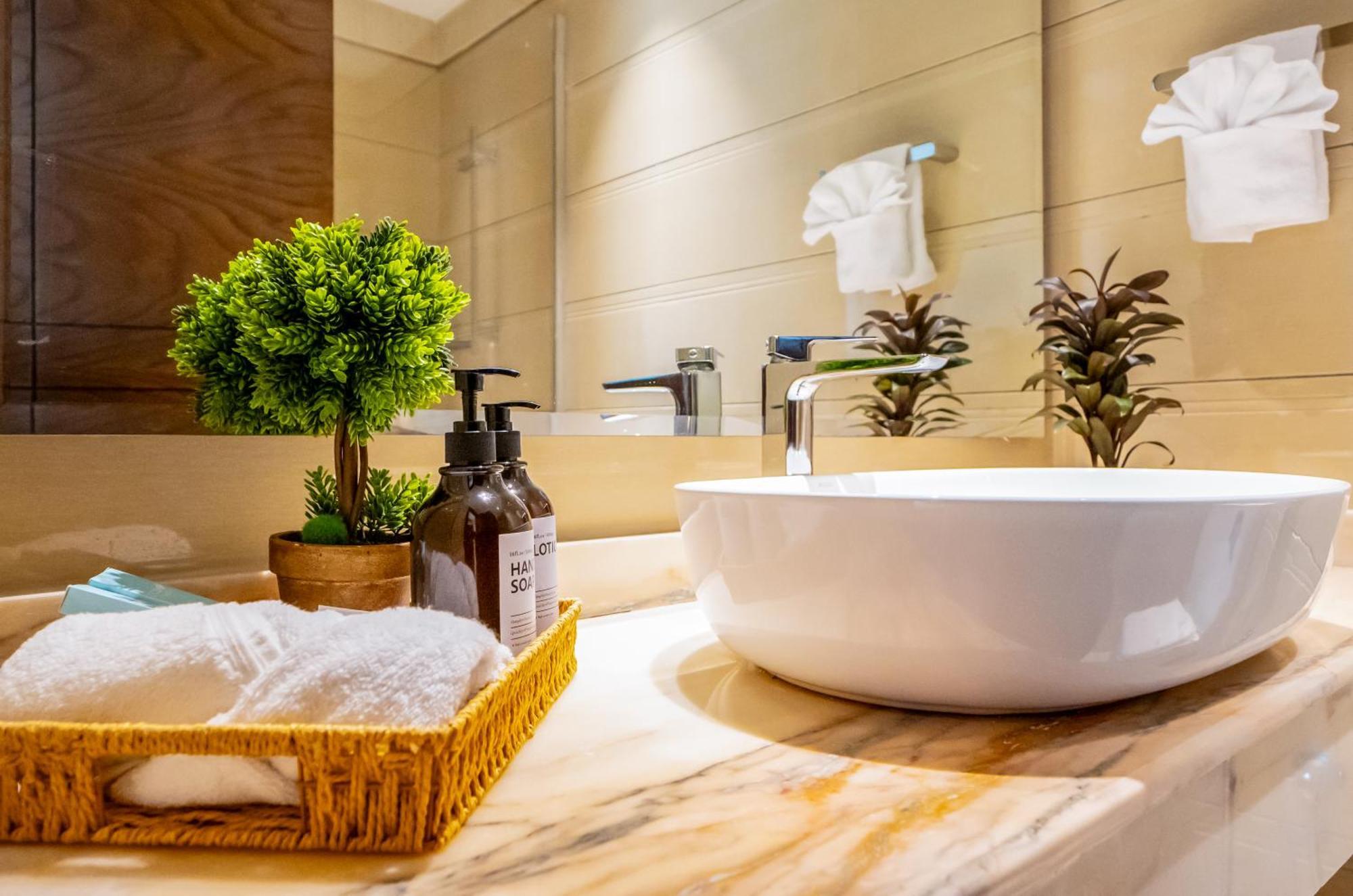 New Luxe 2 Br * Dubai